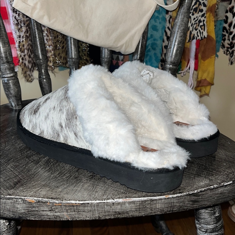 MYRA Slippers - Picture 4 of 5